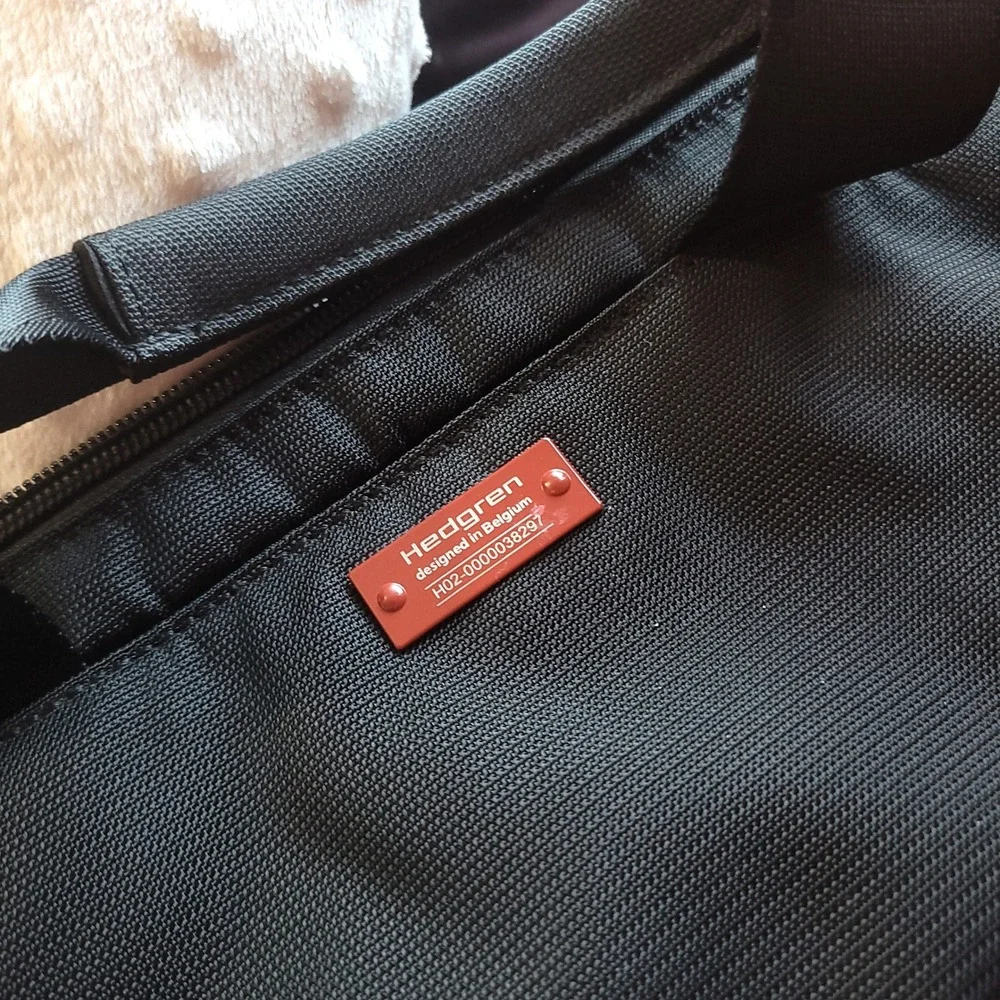 Hedgren Black‎ Laptop Briefcase Business Bag Belgium NEW Career Tech Work Strap